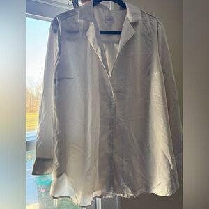 NWOT Isabel Maternity by Ingrid & Isabel Cream Casual Button Down Shirt